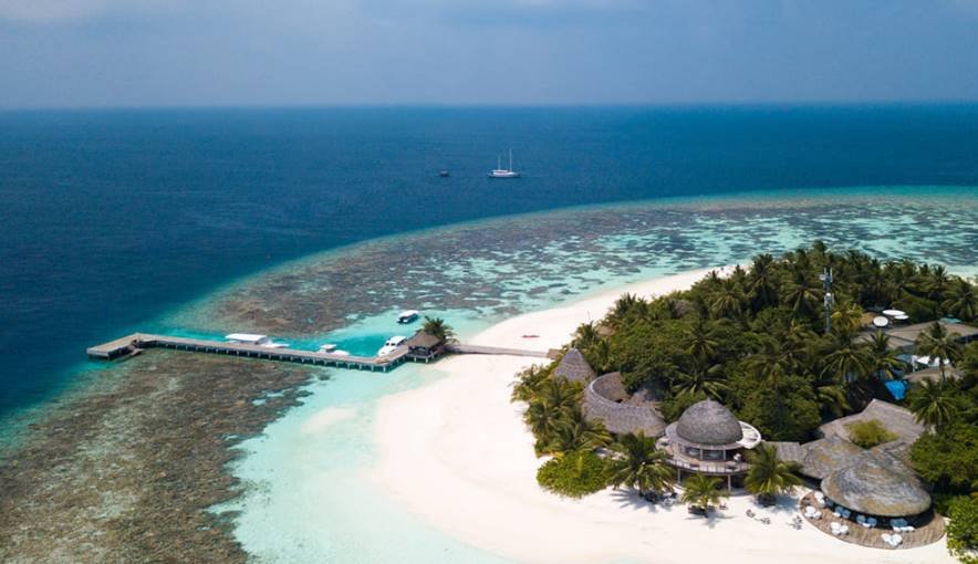 La playa del Hotel Kandolhu Maldives