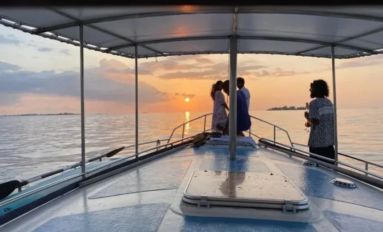 Paseo en barco al atardecer + Snorkel